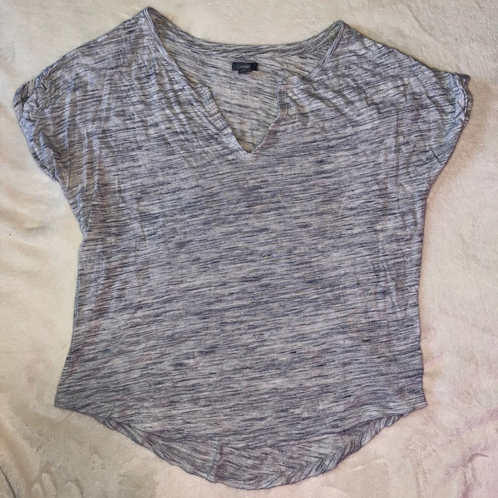 Aerie casual v-neck. Size XS (can fit small).